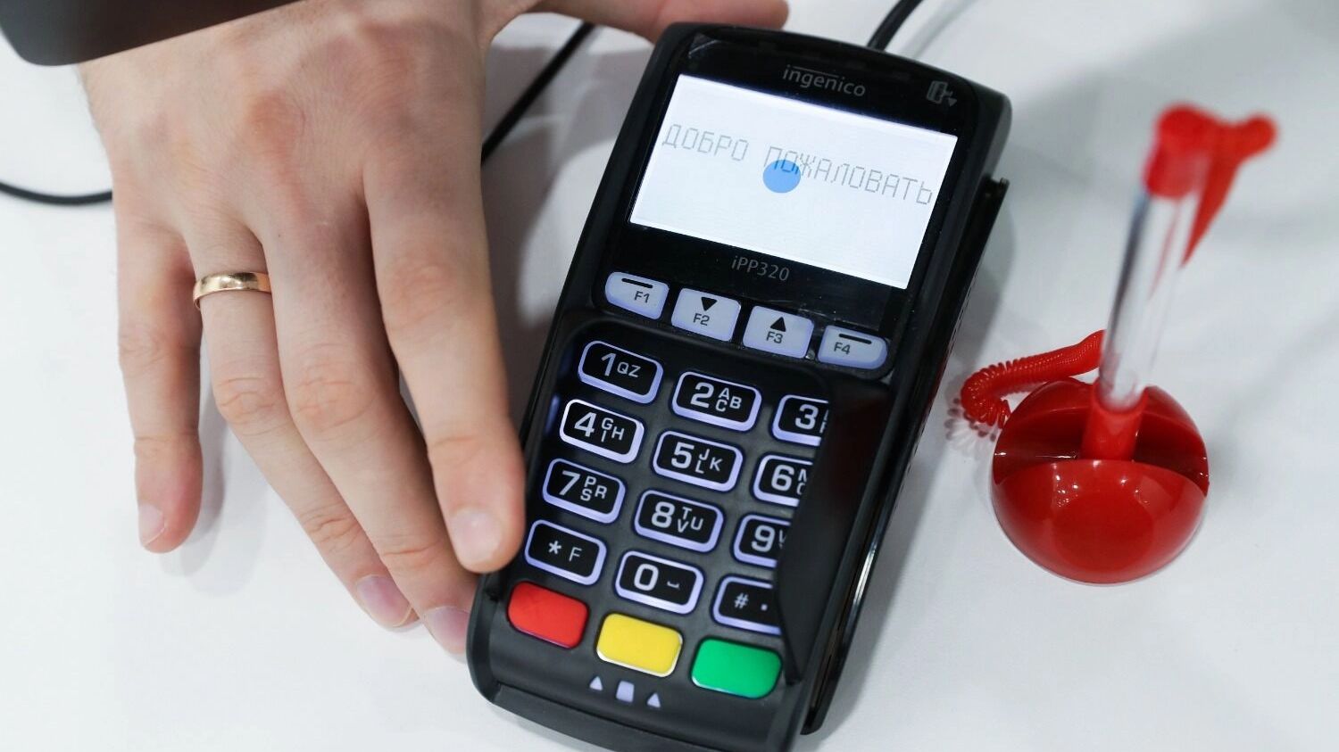Ожидание массовой нищеты? Зачем депутаты хотят вернуть продуктовые карточки