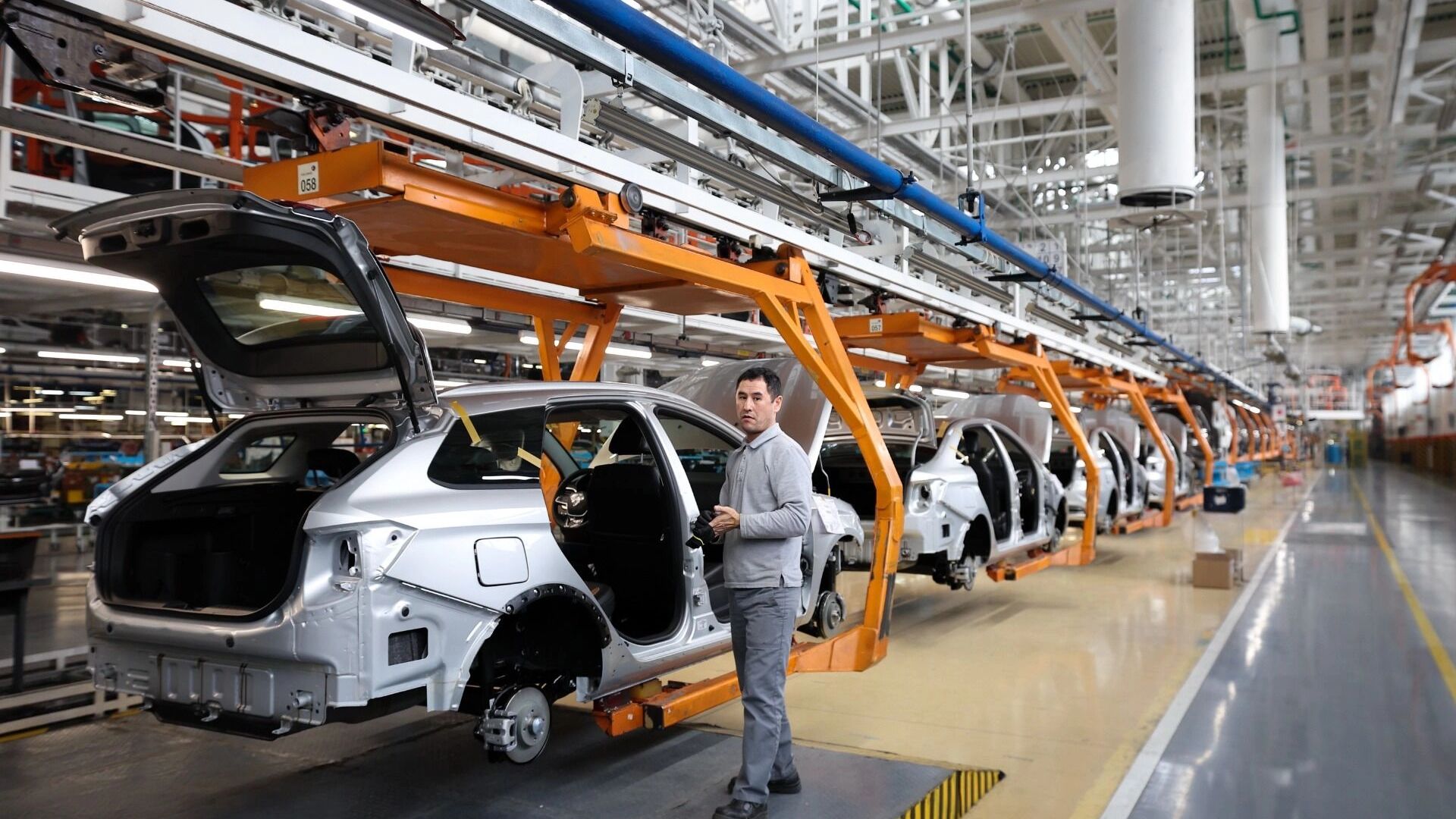 АвтоВАЗ бросает работяг. Сокращение зарплат на 20% исправит провалы руководства
