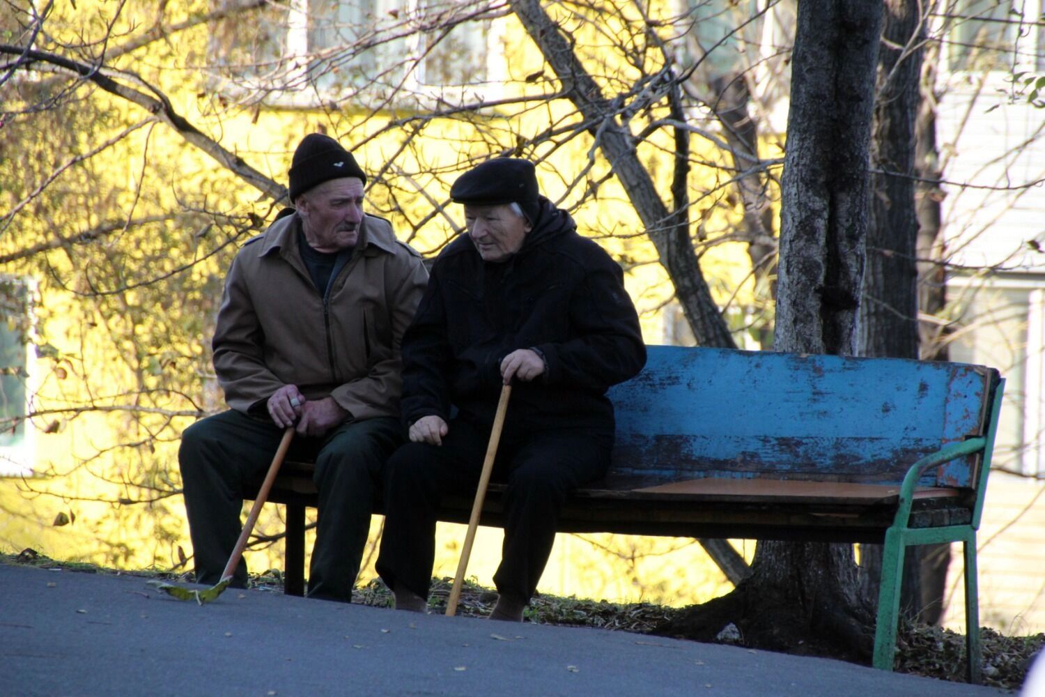 Пожилые люди