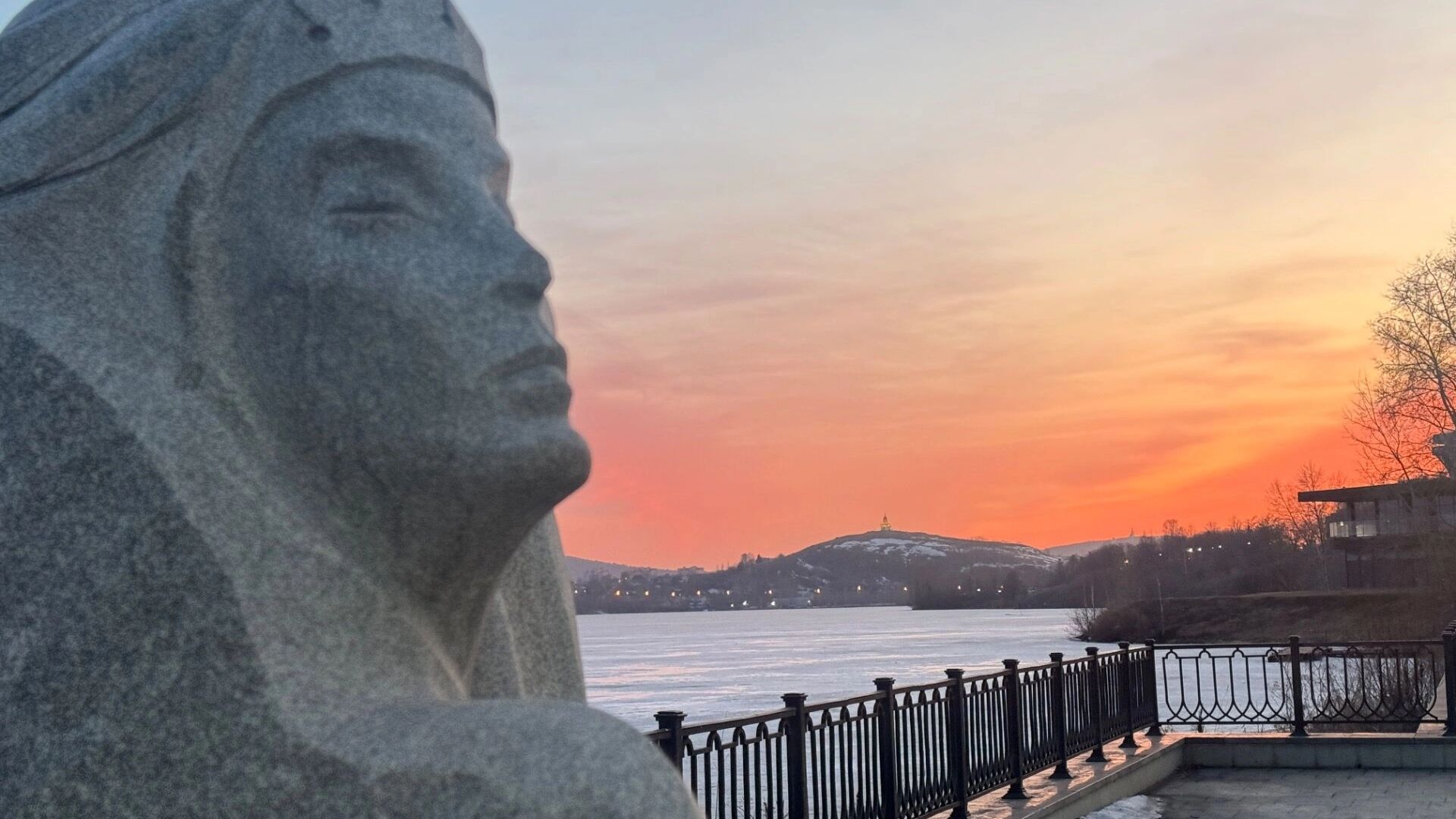 Porno oqituvchi talabalarni sikdi