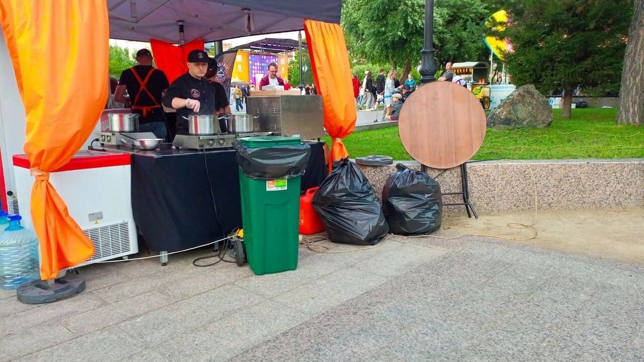 Черные мусорные мешки