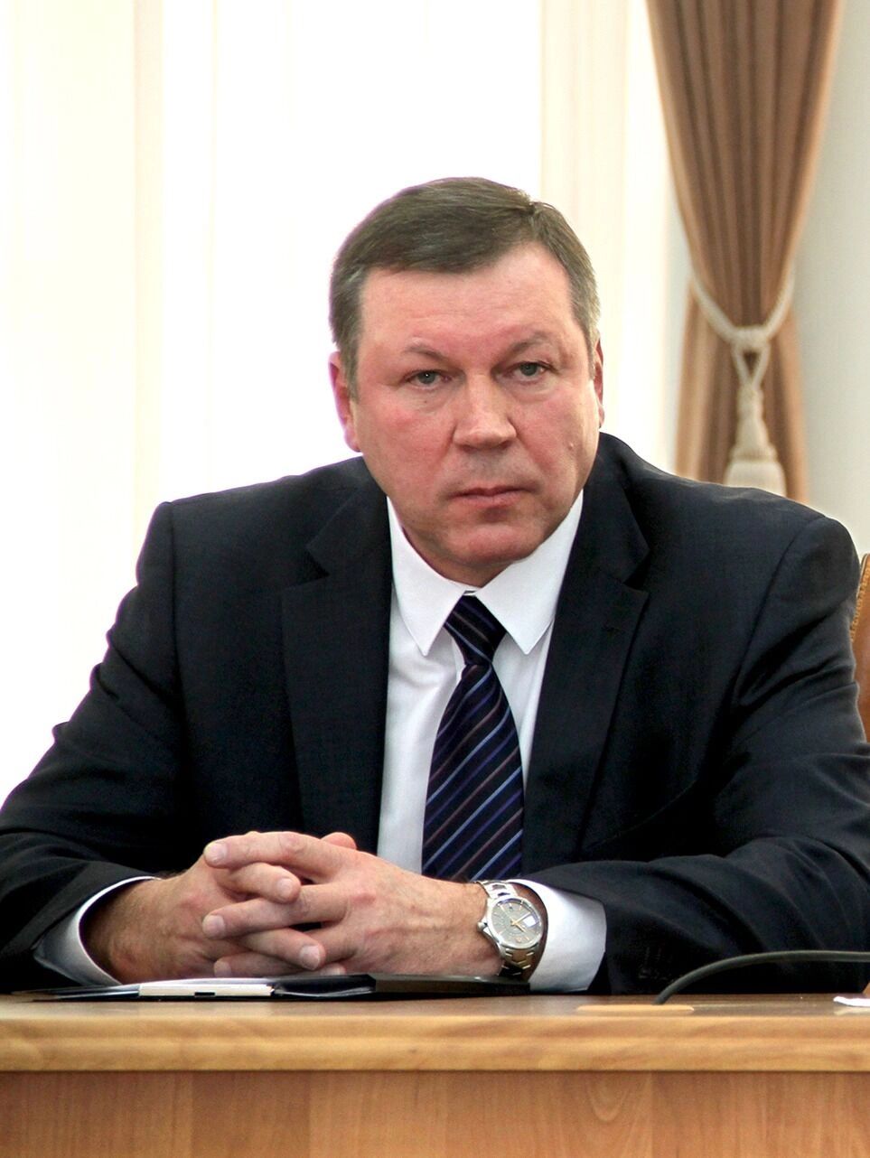 На посту главы города Новочеркасска Игорь Зюзин успел проработать два года, прежде чем его задержали по подозрению в получении крупной взятки