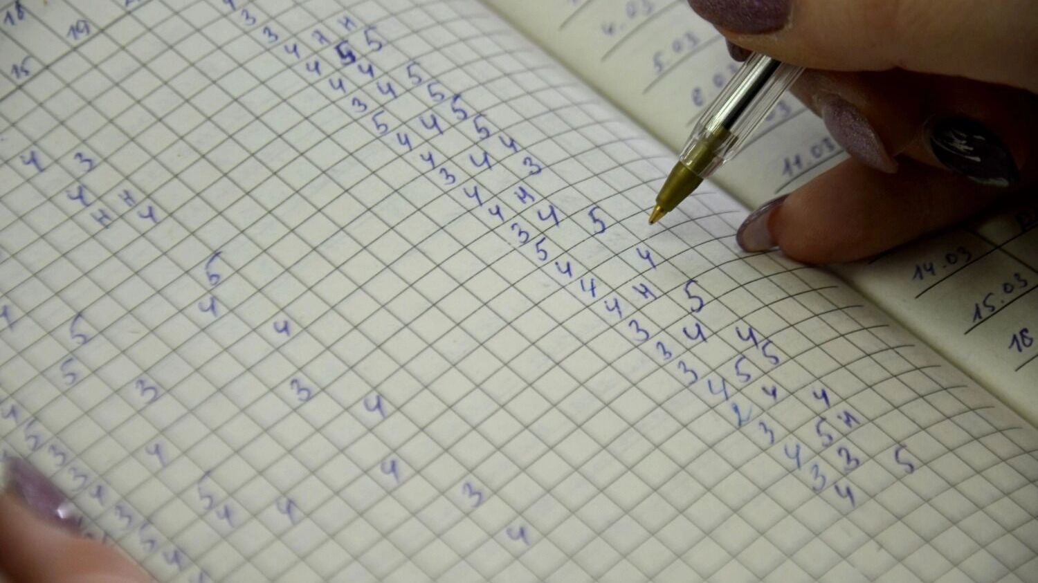 Самый большой дефицит среди учителей математики — не хватает 344 педагога