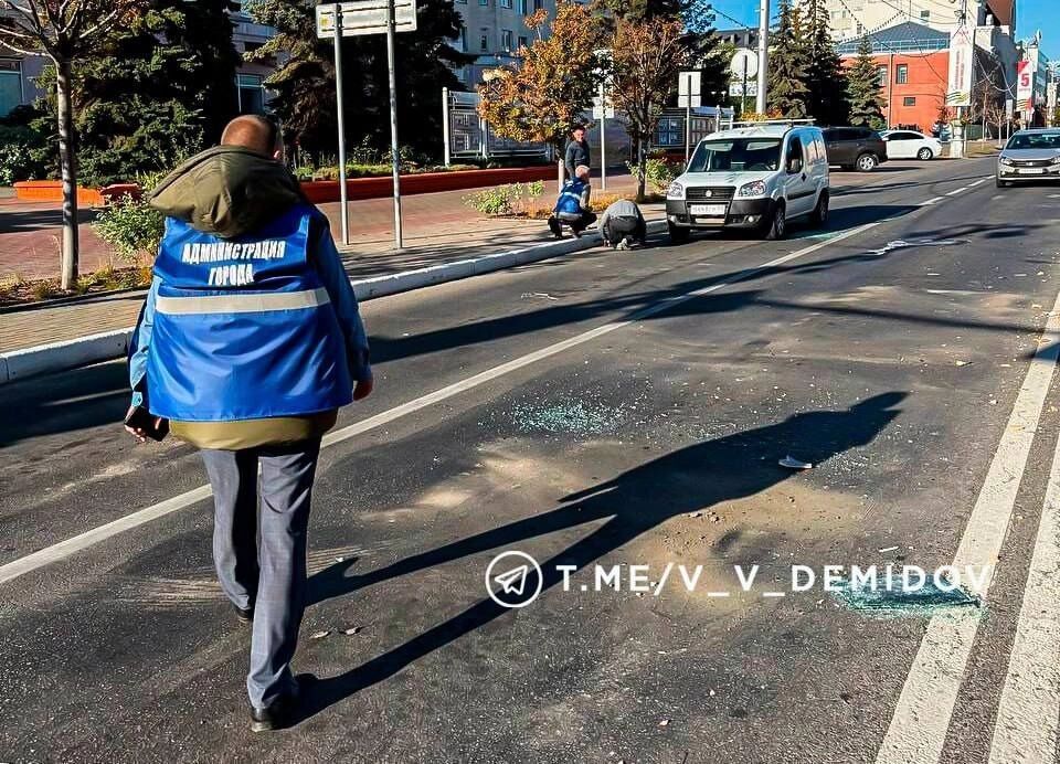 Разрушения в Белгороде после атаки БПЛА в районе мэрии