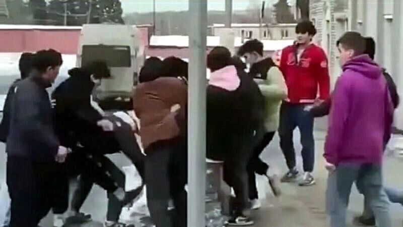 Толпой на одного: в Самаре группа подростков-мигрантов избила школьника