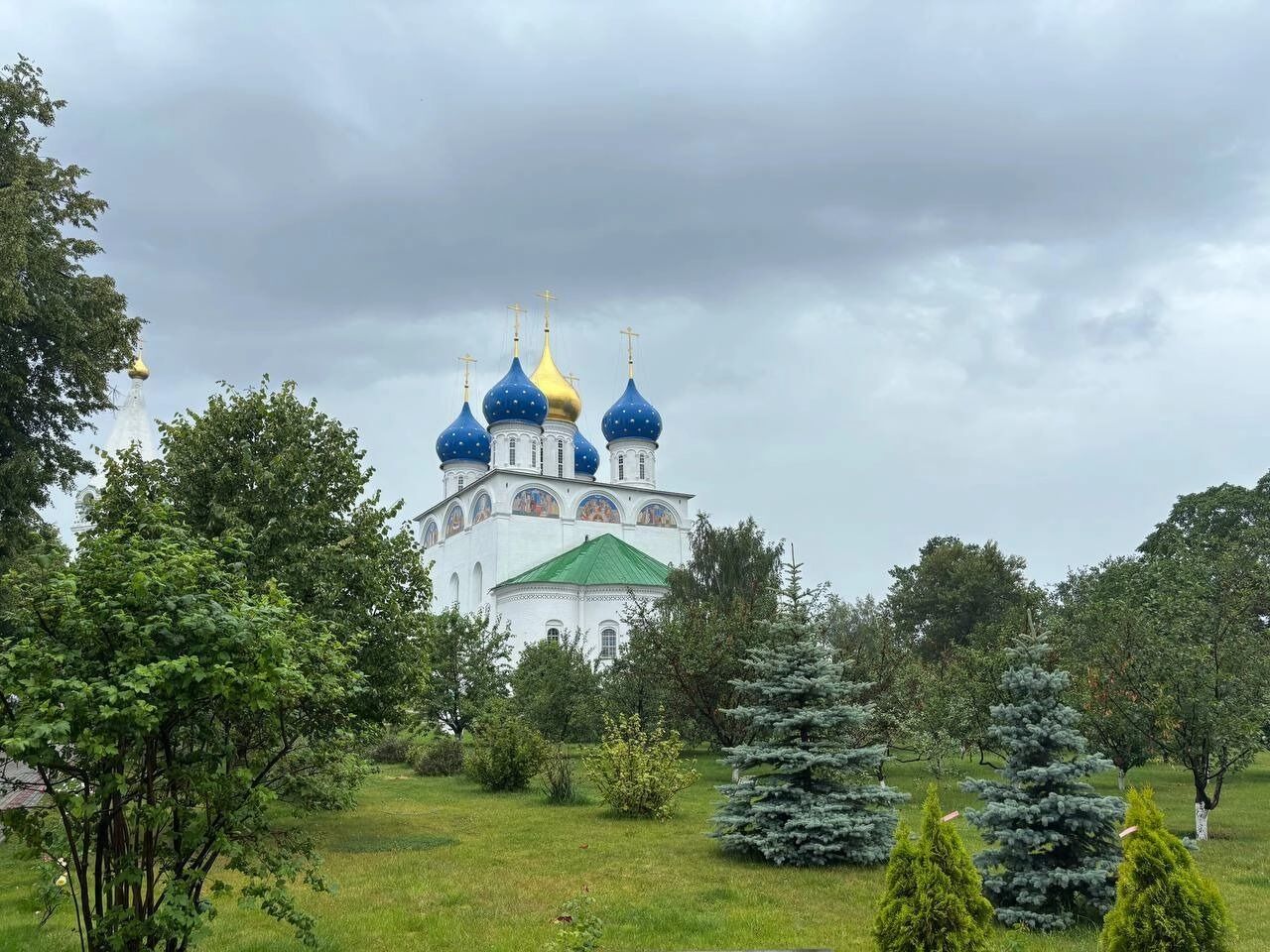 Свято-Успенский мужской монастырь во Фролищах