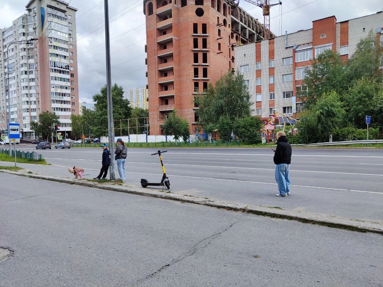 Ждем павильон на Югорской