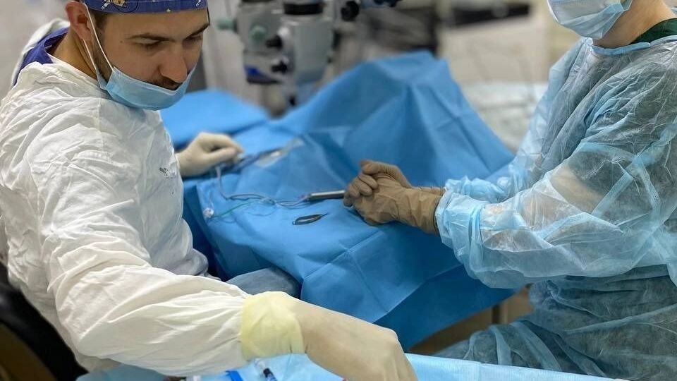 Врачи в Ижевске имплантировали искусственную радужку глаза