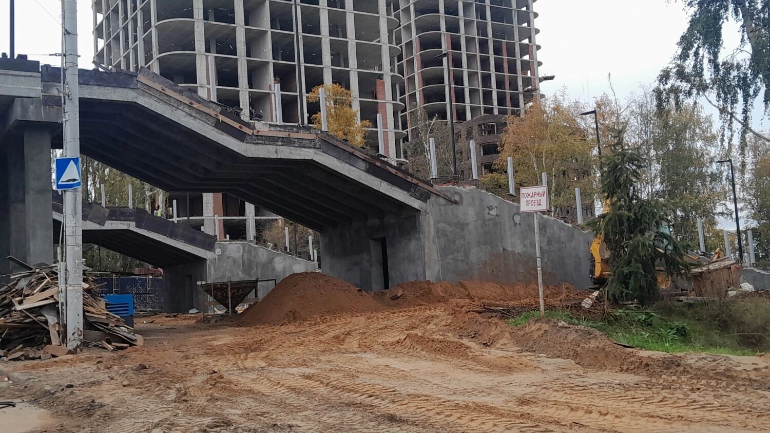 Вид на&nbsp;пешеходный мост с&nbsp;западной стороны