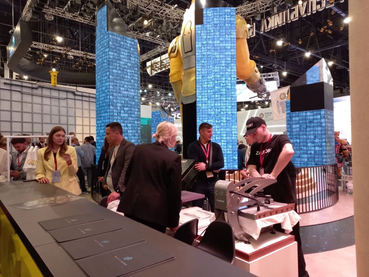 Будни ПМЭФ-2025