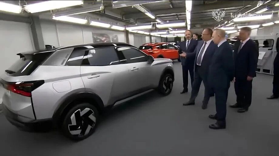 АвтоВАЗ сам засветил свой первый кроссовер за четыре месяца до премьеры на ПМЭФ