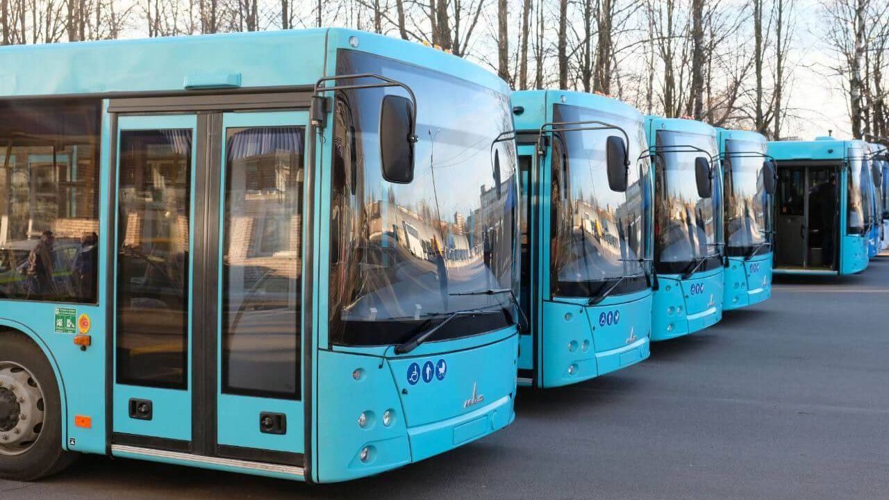 Метро, автобусам и электричкам Петербурга изменили расписание на ноябрьские праздники