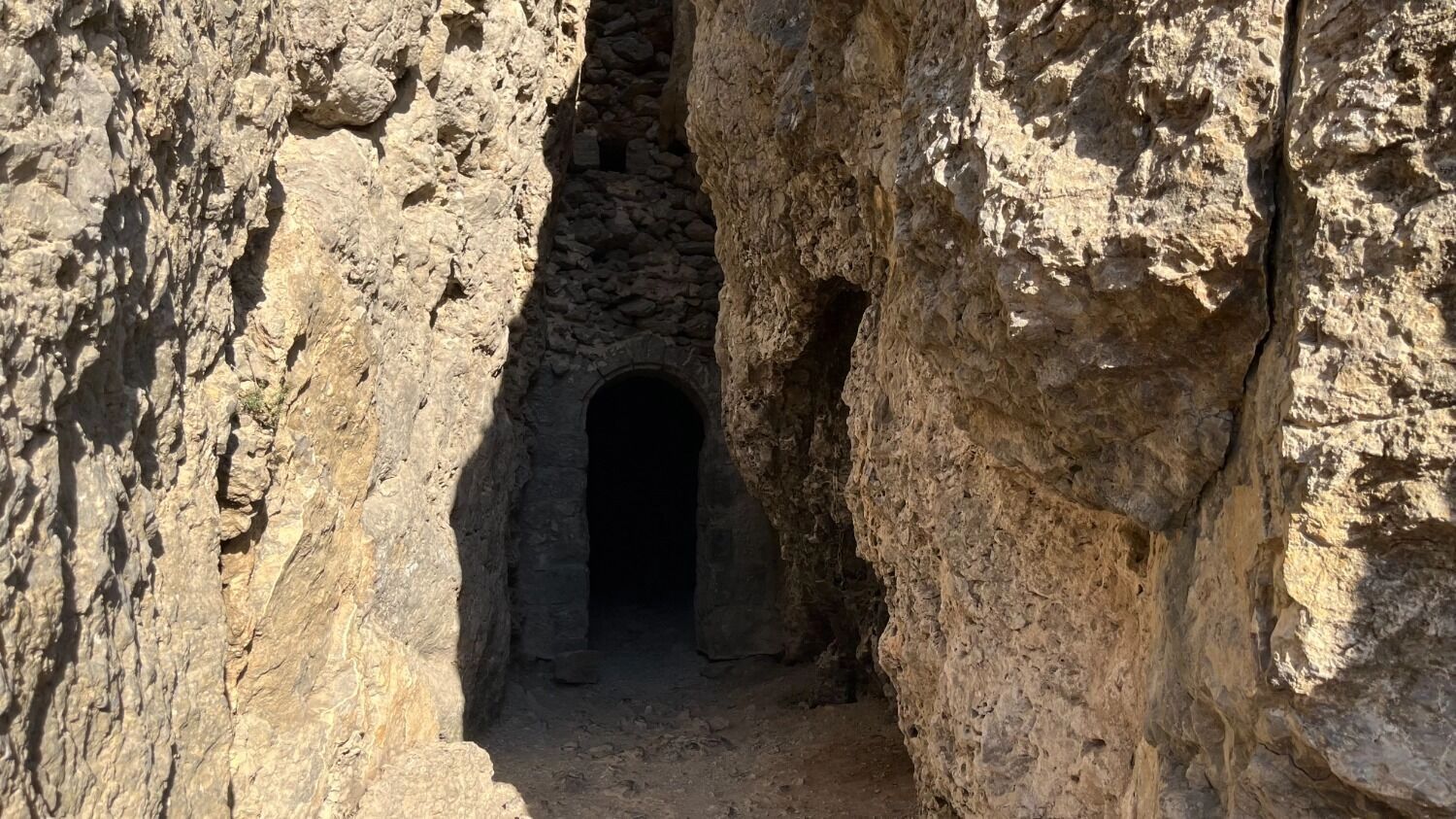 Вход в Сквозной грот