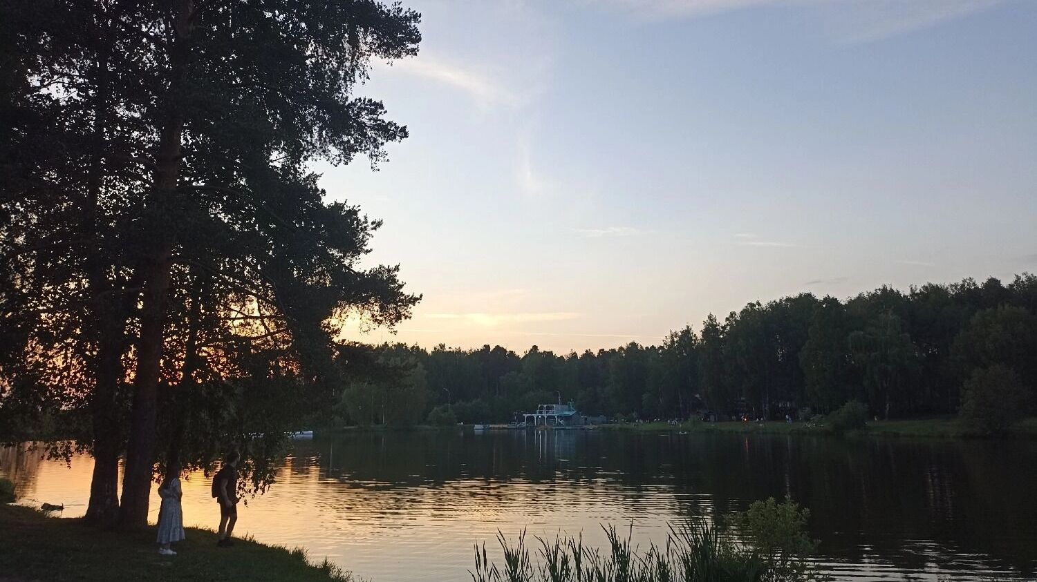 На фото: каскад прудов в парке Берендеевка в Костроме