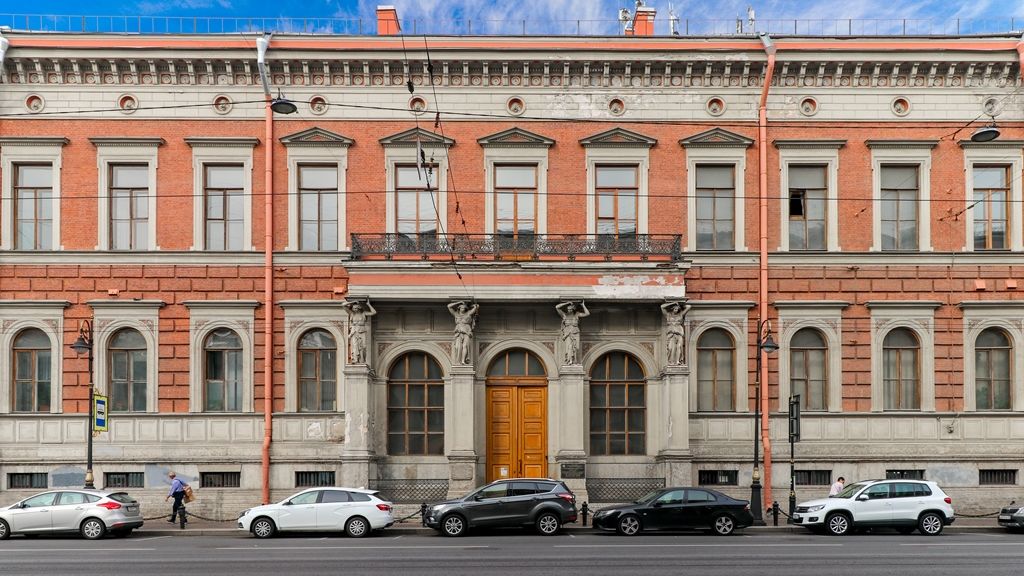 «Парадный подъезд» из стихотворения Некрасова подсветят в Петербурге