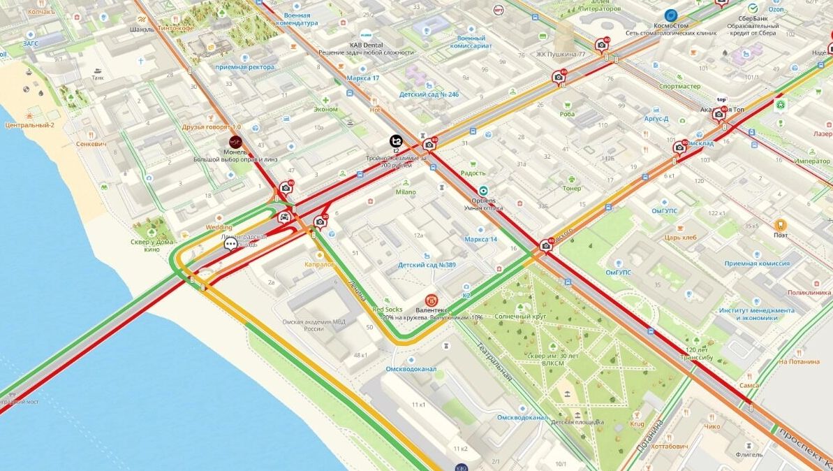 Скриншот «карты пробок» в&nbsp;районе Ленинградской площади: практически все подъезды к&nbsp;мосту стоят в&nbsp;заторах