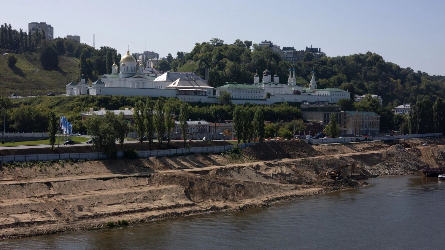 Работы по берегоукреплению Черниговской набережной начались в марте 2023 года