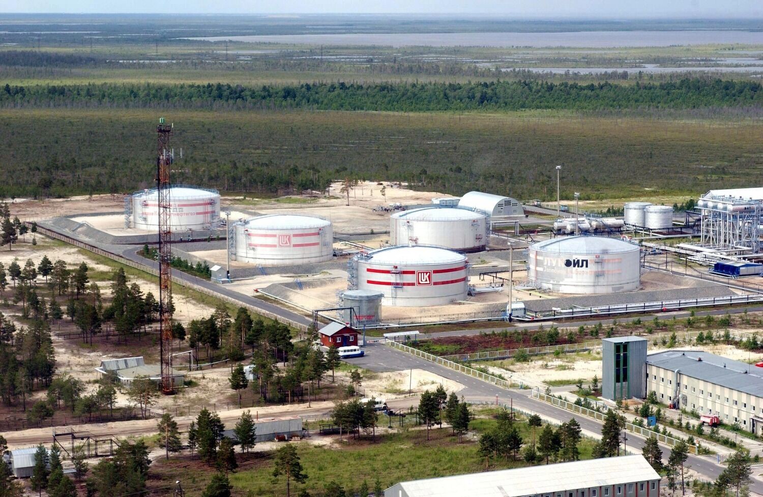 «Большая распродажа „Лукойла“»? Россию и Европу ждут новые проблемы от свежих санкций