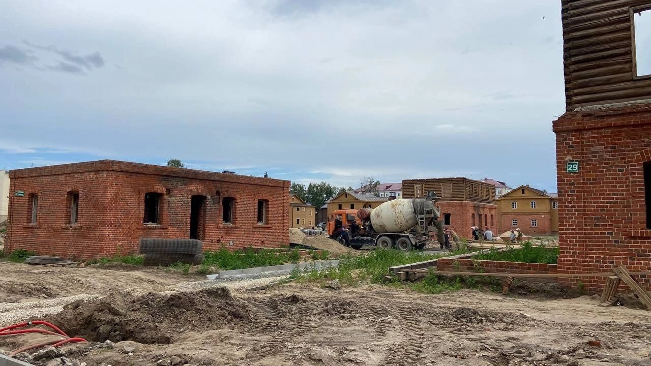 Сегодня рабочие активно трудятся на&nbsp;территории