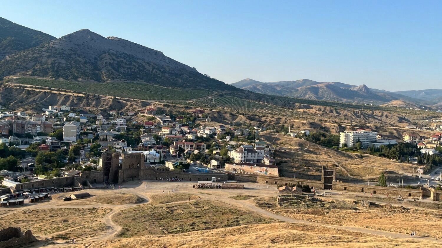 Вид на Судак с Генуэзской крепости