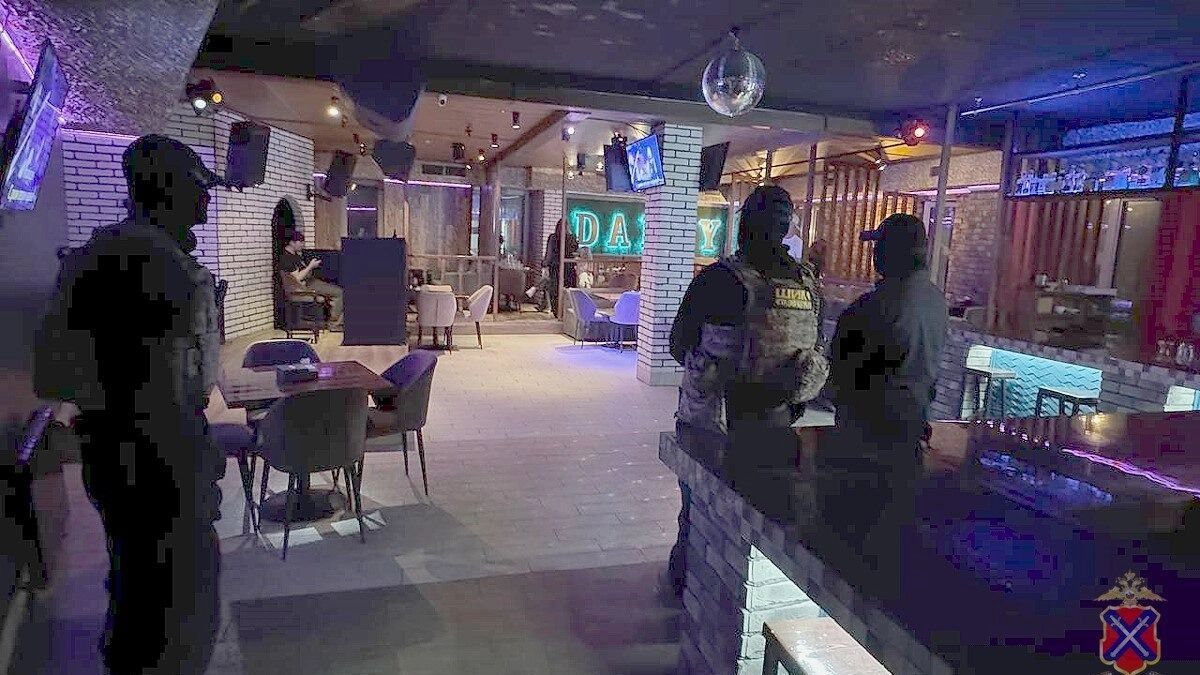 Полиция проверила на наркотики ночной клуб Gatsby