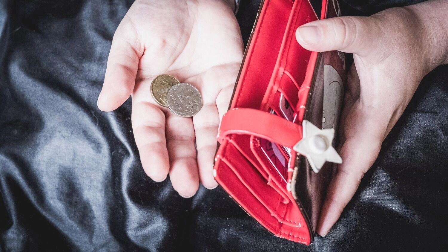 Ожидание массовой нищеты? Зачем депутаты хотят вернуть продуктовые карточки
