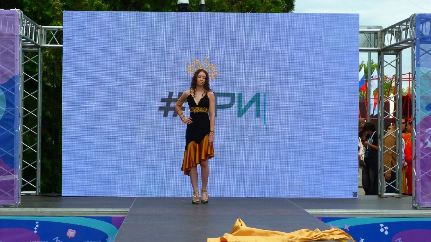 Показ мод на фестивале ТриЧетыре