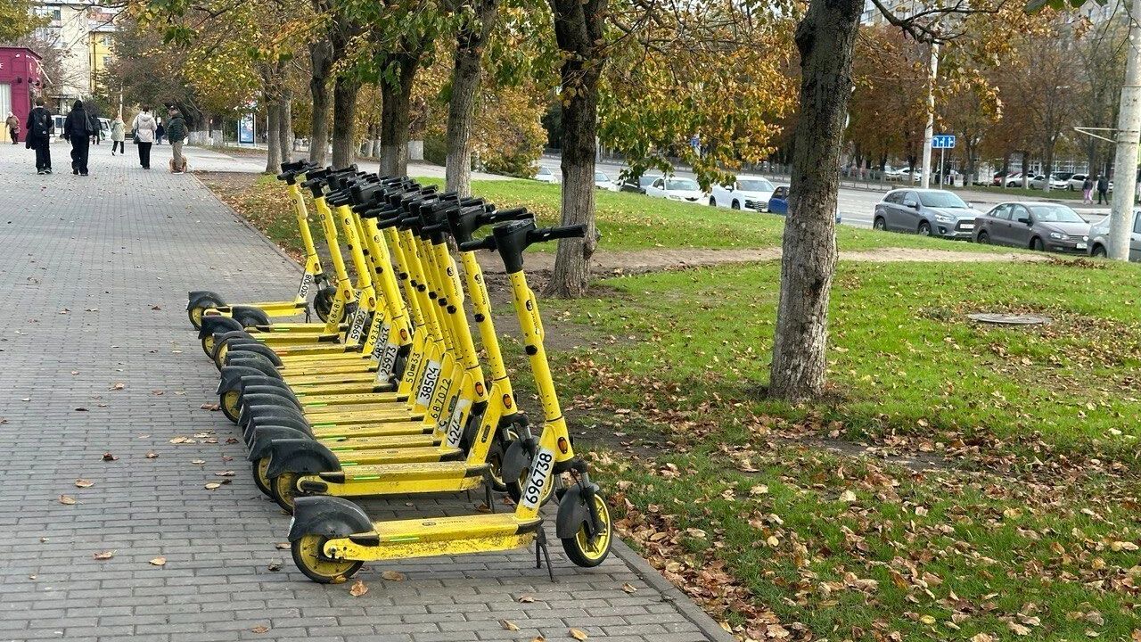 Урбанист оценил, что опаснее для ростовчан: самокаты или курьеры на велосипедах