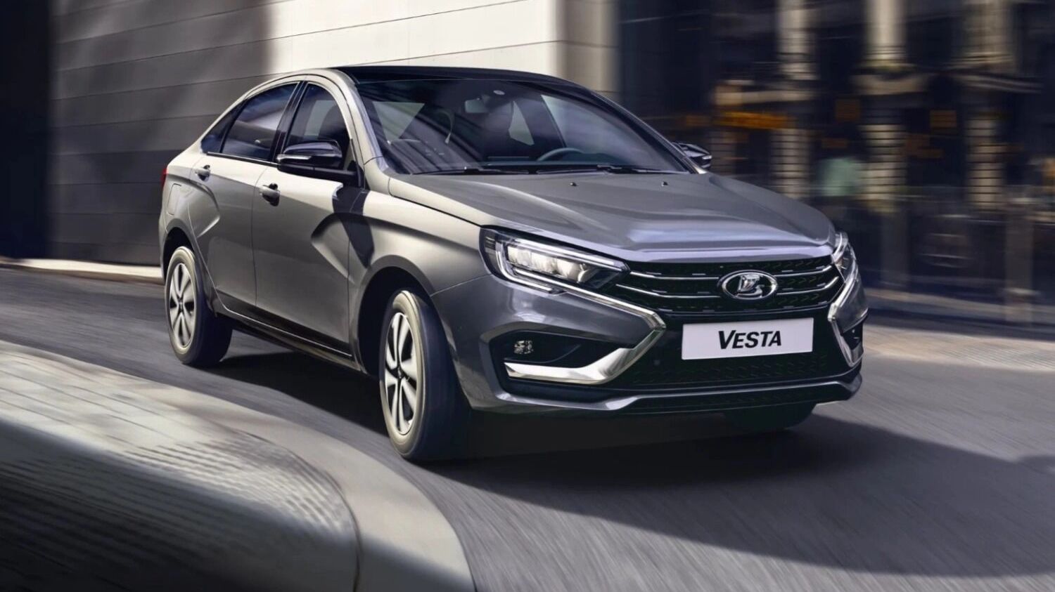 Никто не хочет покупать Lada Vesta. Причины обвала продаж у АвтоВАЗа в августе-2025