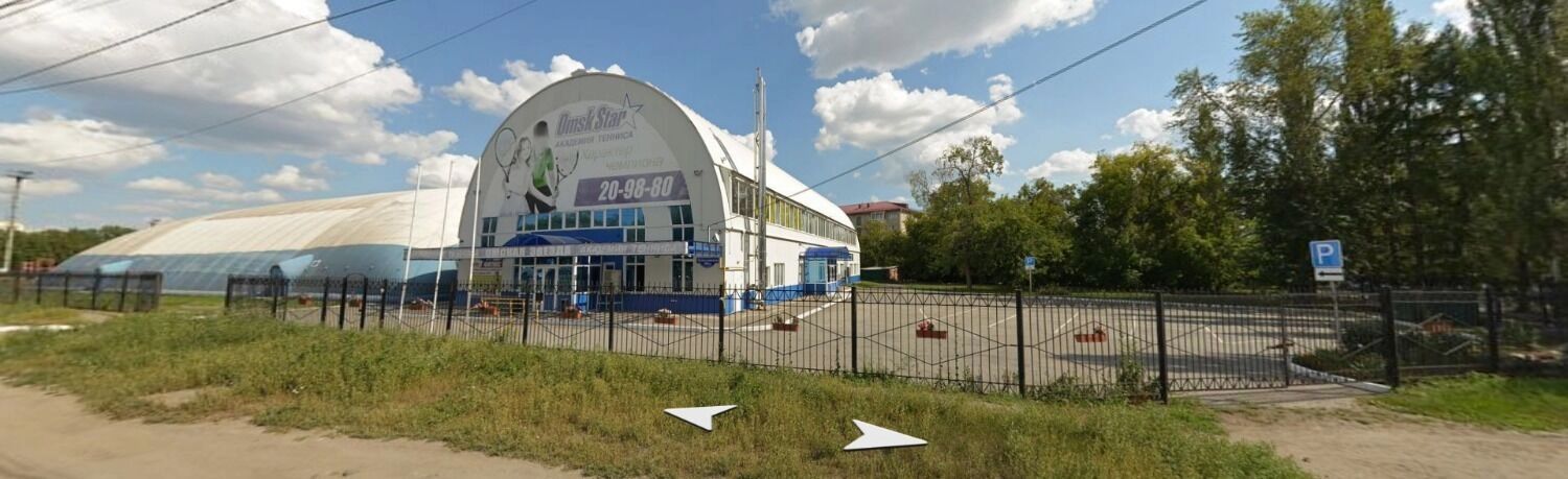 Здание на Челюскинцев, вблизи которого снесут клен