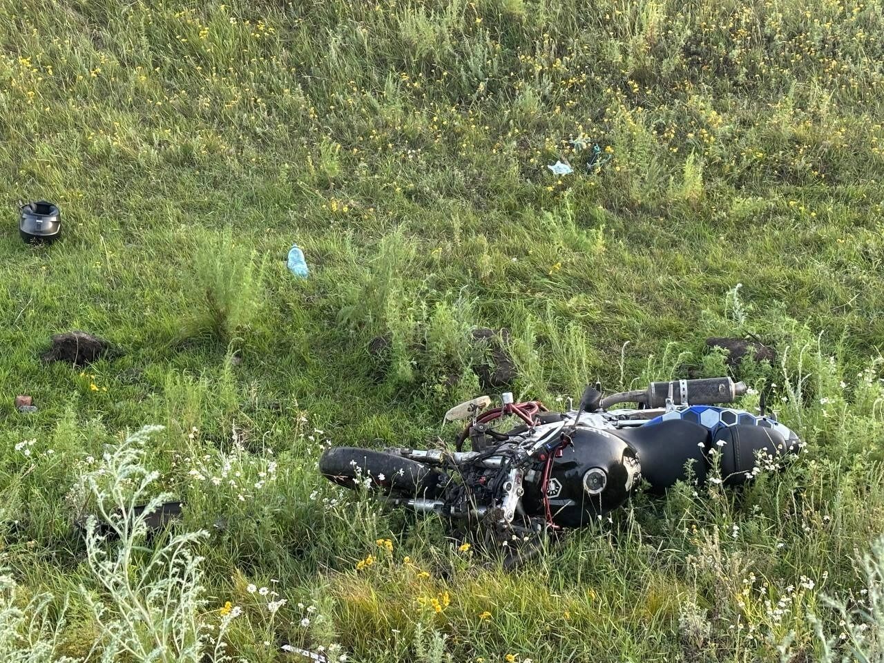 Кадры с места смертельного ДТП в Нововаршавском районе