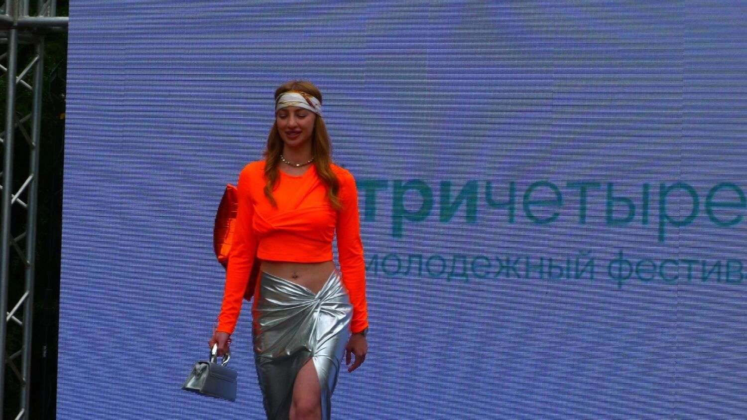 Показ мод на фестивале ТриЧетыре