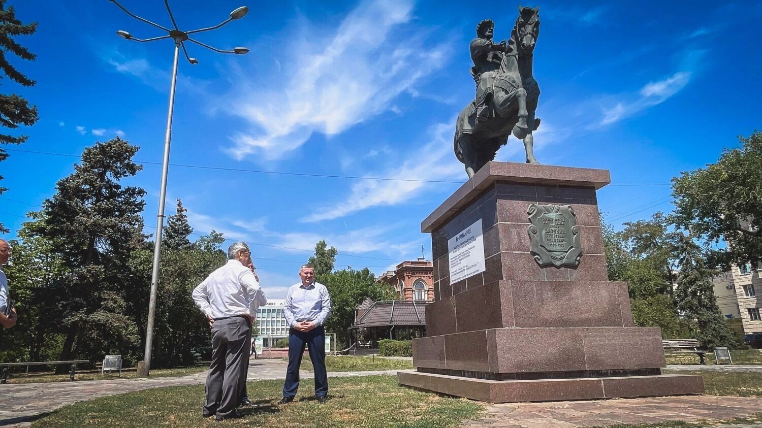 Территорию вокруг памятника Засекину тоже благоустроят