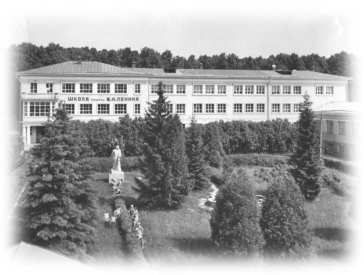 Ремонт длиною в 12 лет. Уникальная школа в Горках Ленинских не откроется до 2030 года