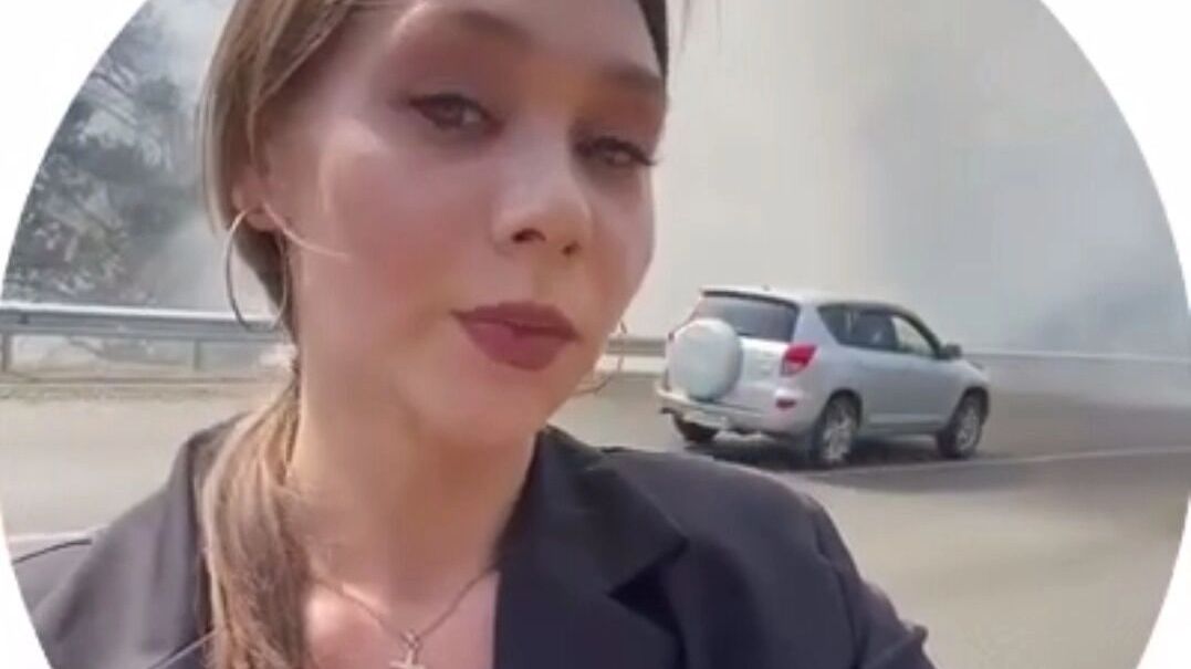 Момент сброса воды с самолета попал на видео