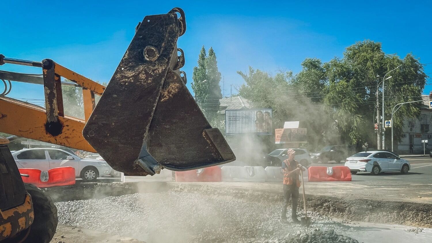 Дорожные работы на улице Ангарской