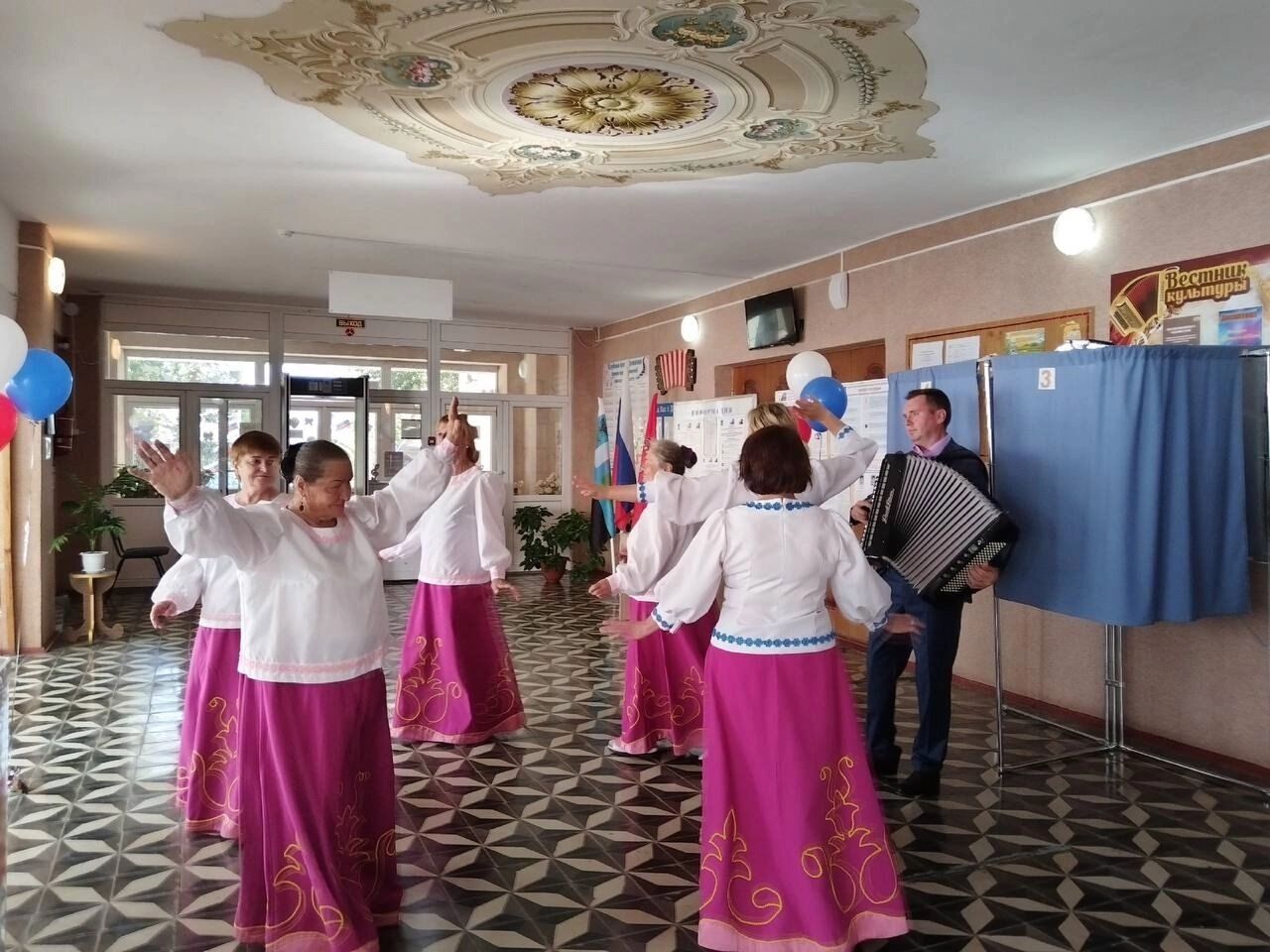 Творческие коллективы на участках для голосования