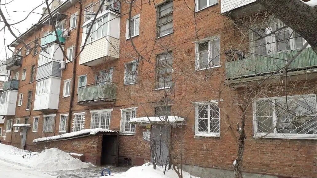 Дом в старом Кировске где живут Будаевы.