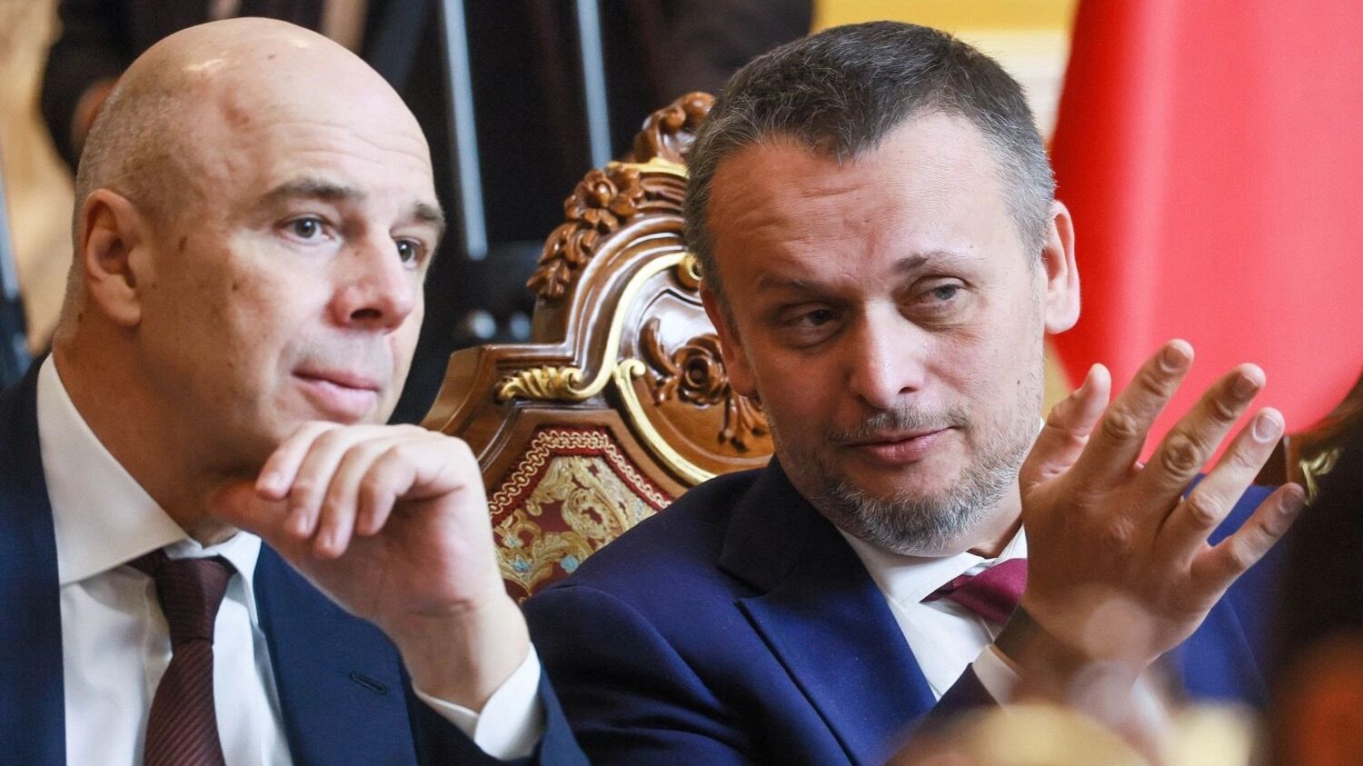Рецессию в экономике оплатят россияне. Зачем граждан РФ решили напугать отменой ОМС?