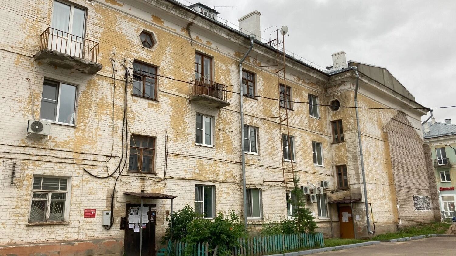 Дом на улице Ленинградская в Авиастроительном районе Казани