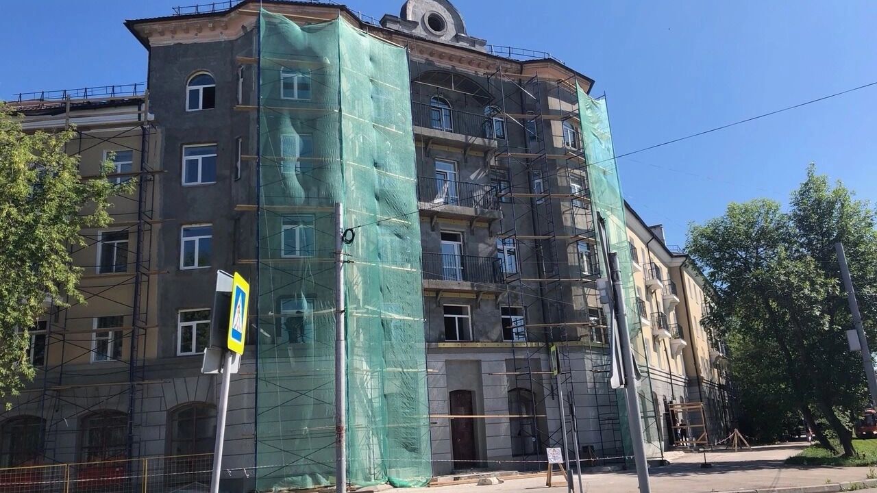 Больше 10 домов, большинство из которых на Комсомольском проспекте, ремонтировали по решению суда