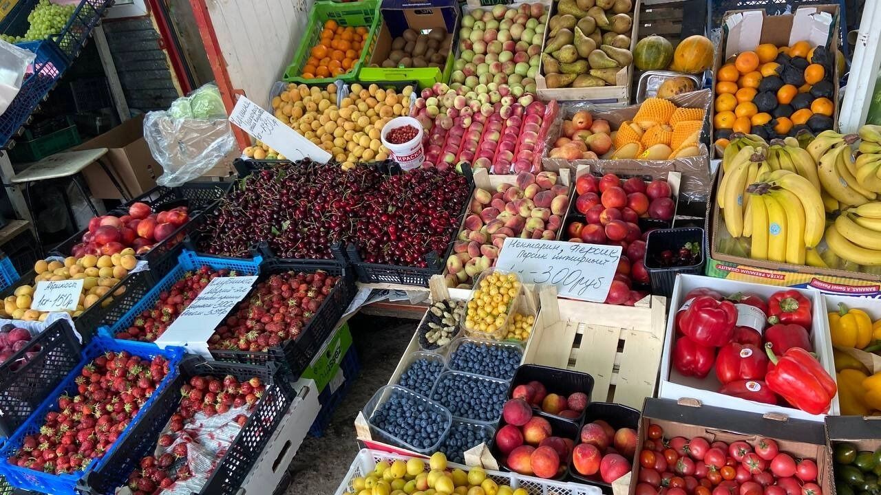Уйти с рынка с одной клубникой нереально.