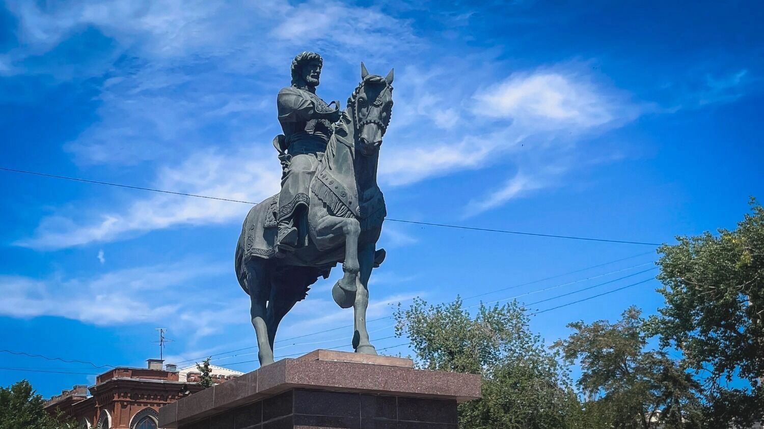 Территорию вокруг памятника Засекину тоже благоустроят