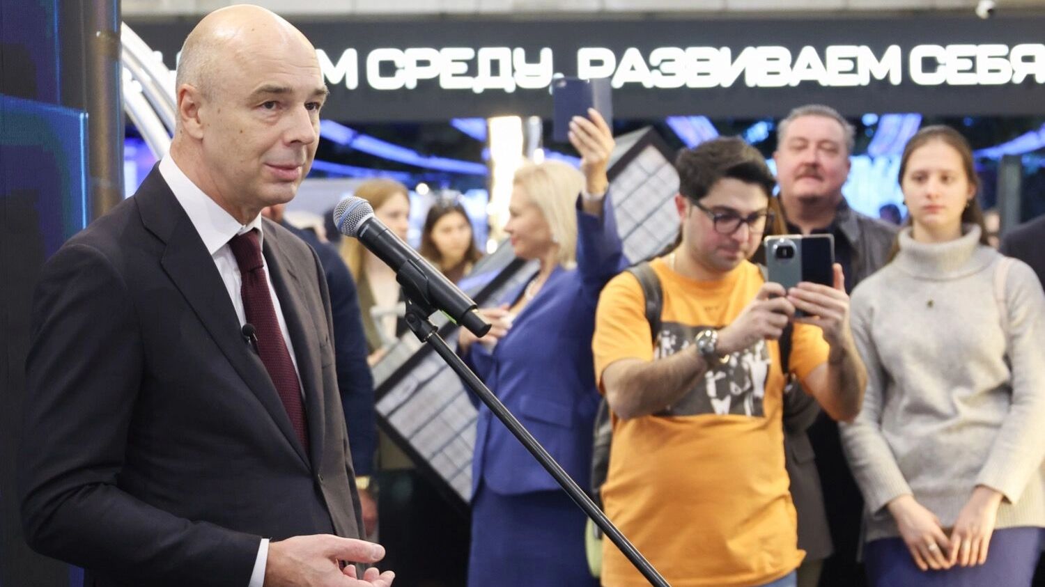 Россияне, сдавайте деньги в кассу: экспорт нефти и газа не может прокормить страну