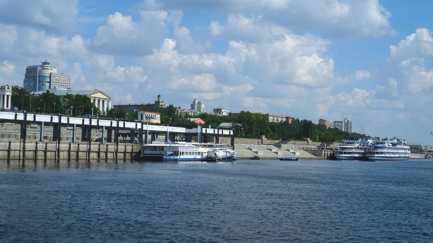 Речные прогулки по Волге