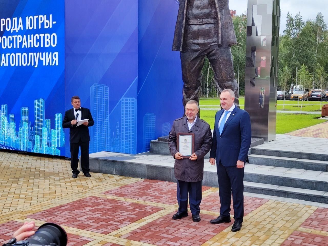 Губернатор поблагодарил строителей за их нелегкий труд