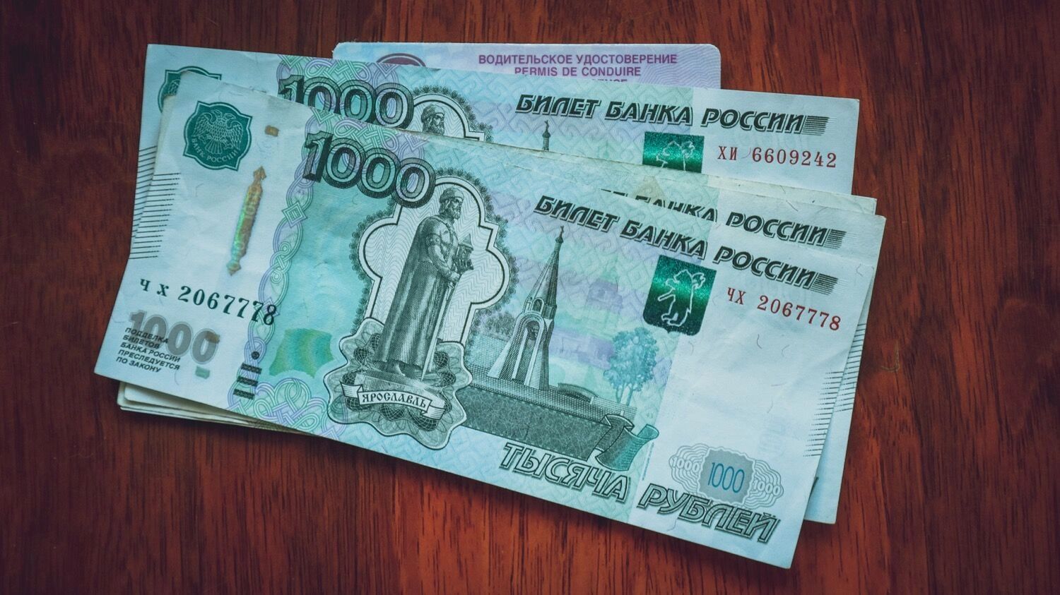 Россияне не интересуются курсом доллара. Но чем слабее к «американцу» рубль, тем выше инфляция в стране