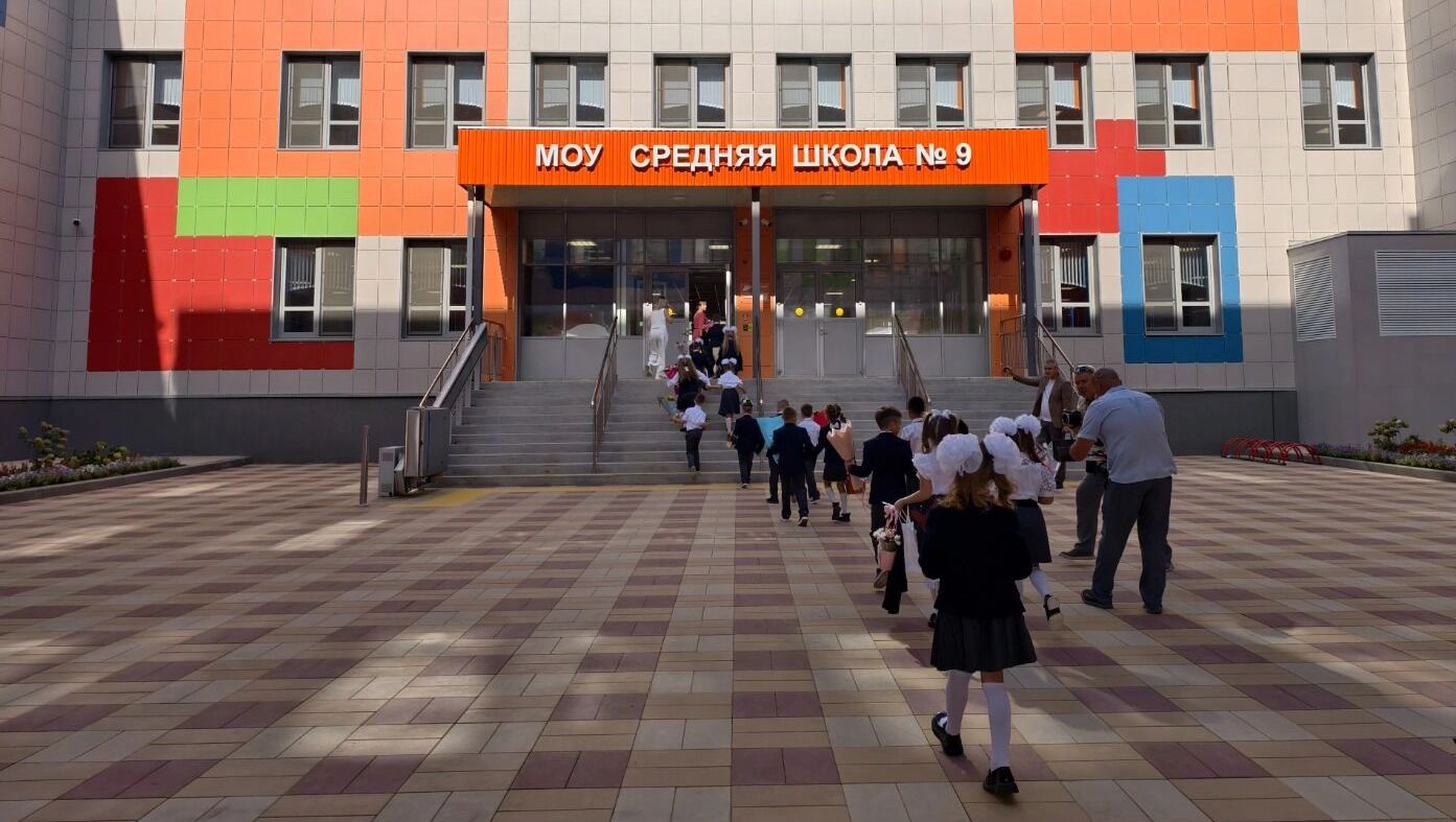 В Волгограде прозвенел первый звонок для тысяч первоклассников