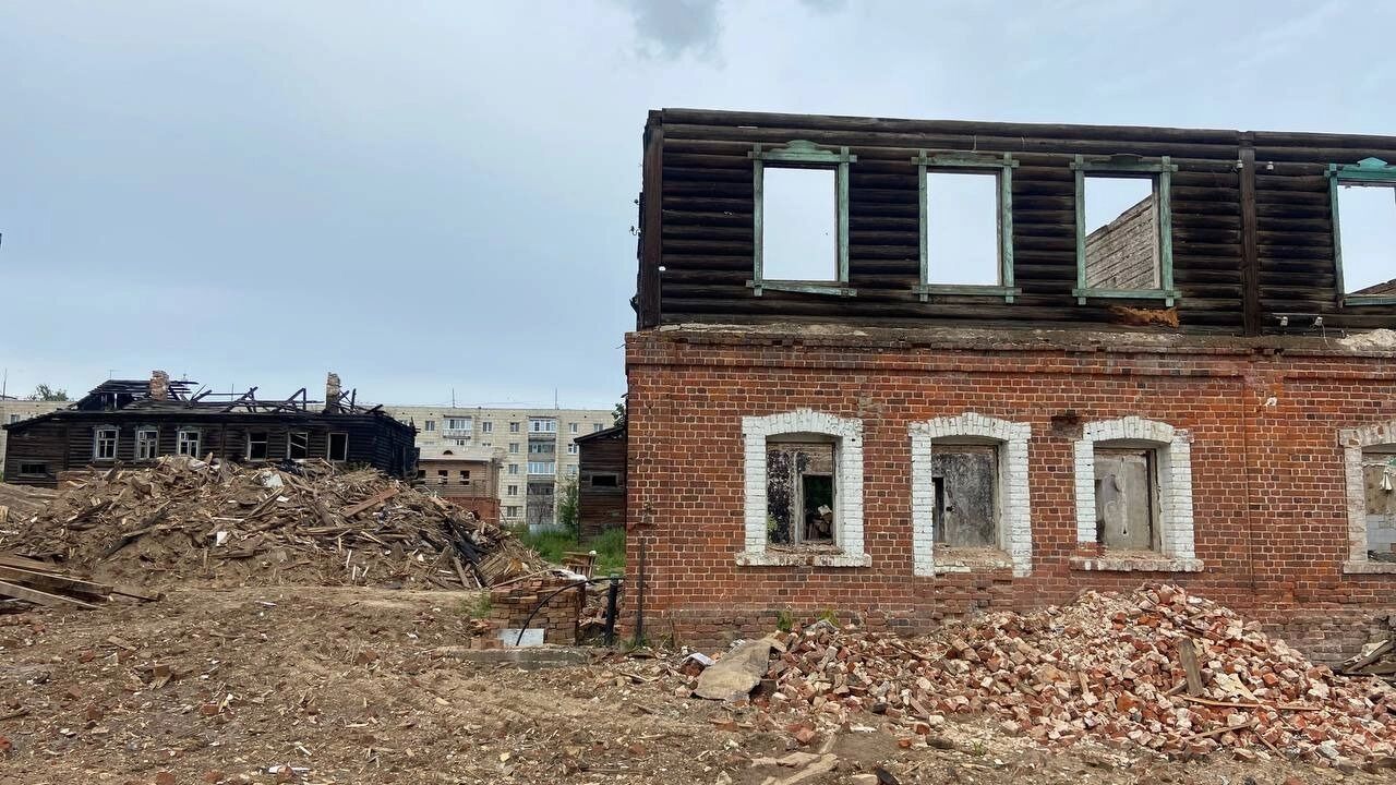 Полусгоревшие заброшки