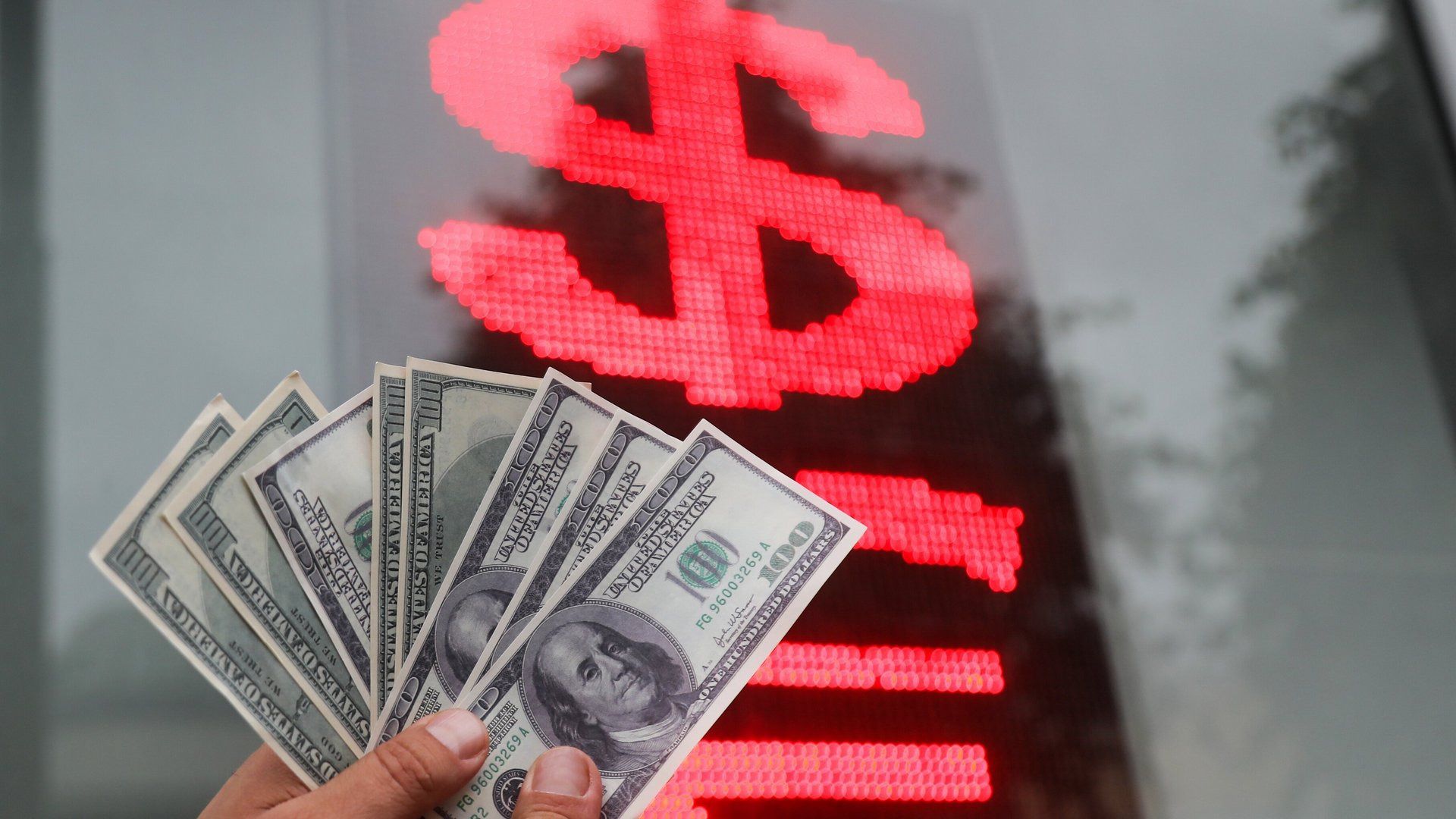 Медленно запрягает, но быстро падает: что происходит с курсом рубля Медленно запрягает, но быстро падает: что происходит с курсом рубля